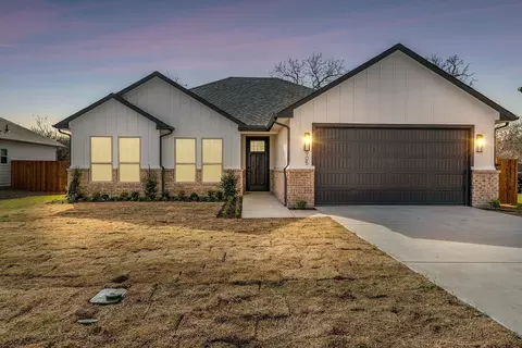 905 Crestway Dr, West Tawakoni, TX 75474