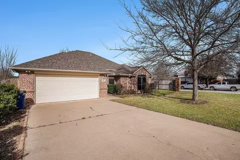 600 Crestmont Ct, Burleson, TX 76028