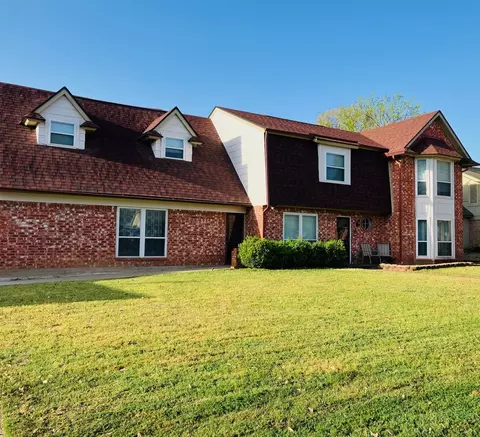 329 N Circleview Dr, Hurst, TX 76054