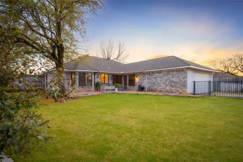 Exterior - 672 Phillips Dr, Coppell, TX 75019 photo 4 of 9