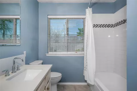 Bath - 672 Phillips Dr, Coppell, TX 75019 photo 3 of 4