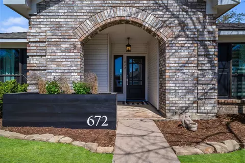 Exterior - 672 Phillips Dr, Coppell, TX 75019 photo 3 of 9