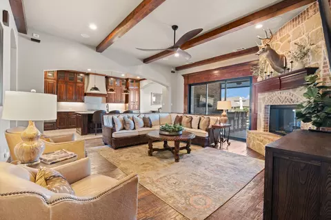 120 Mckinley Dr, Burleson, TX 76028
