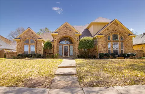 519 Cooper St, Grand Prairie, TX 75052