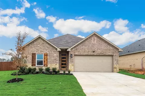 201 Magnolia Dr, Azle, TX 76020