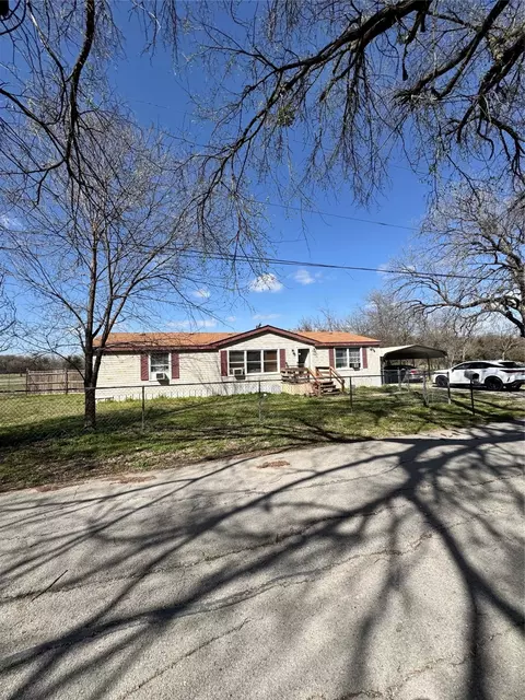 306 Pecan St, Chico, TX 76431
