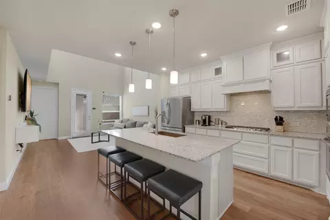 1016 Thomas Pl, Carrollton, TX 75006