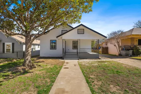 1105 Park St, Fort Worth, TX 76164