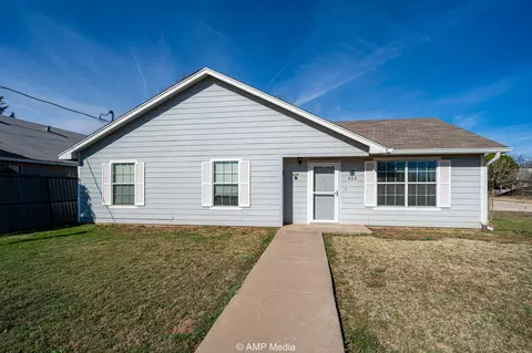 802 S Orient St, Stamford, TX 79553