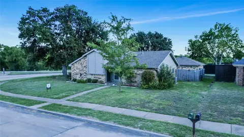 2038 Sancerre Ln, Carrollton, TX 75007