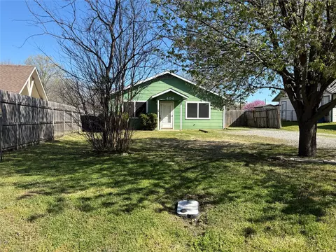 404 E Main St, Pottsboro, TX 75076