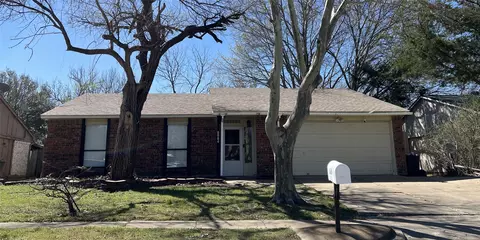6904 Glenwood Dr, North Richland Hills, TX 76182