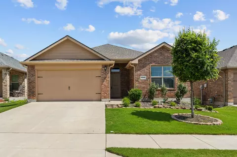 10004 Huntersville Trl, Fort Worth, TX 76108