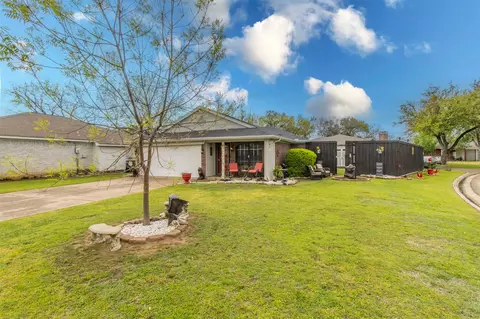 5818 Santa Fe Dr, Arlington, TX 76017
