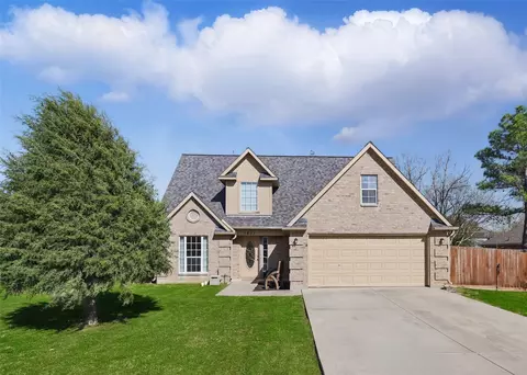 1801 Avon Dr, Corinth, TX 76210