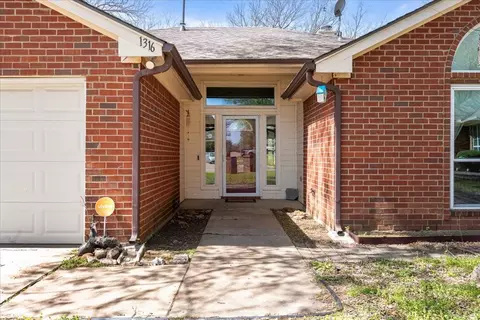 1316 Mcanear Ct, Cleburne, TX 76033 photo 4