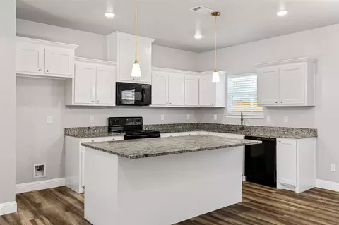 807 Edgar St, Greenville, TX 75401