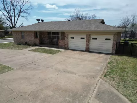 810 N Charlotte Ave, Stephenville, TX 76401