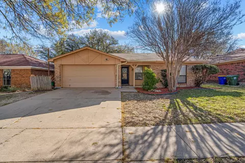 6624 Constitution Dr, Watauga, TX 76148