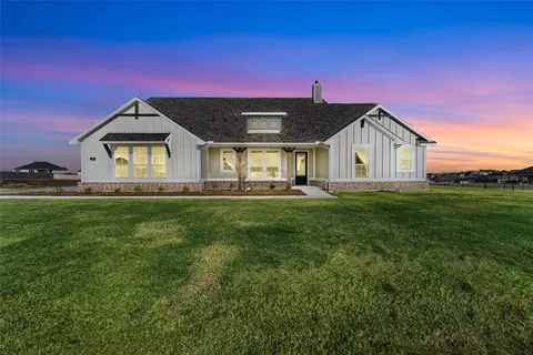 125 Pampas Ct, Decatur, TX 76234