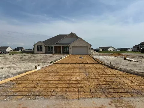 124 Llanos Dr, Decatur, TX 76234