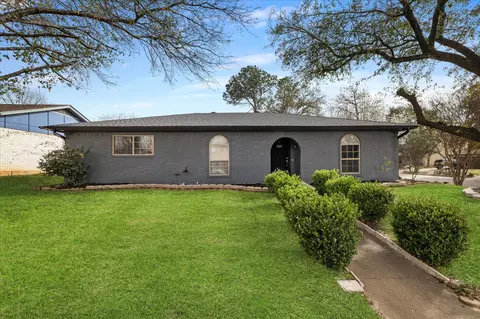 615 Aspenway Cir, Euless, TX 76039
