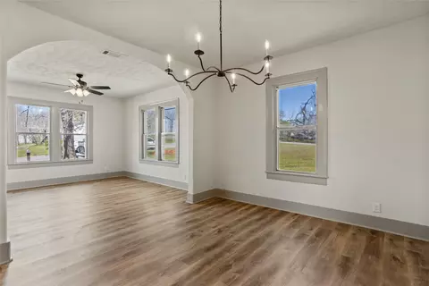 1104 W Hanna St, Denison, TX 75020