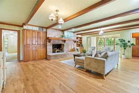 214 Country Club Rd, Hillsboro, TX 76645