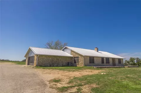 Exterior - 20220 Highway 16 S, Comanche, TX 76442 photo 1 of 8