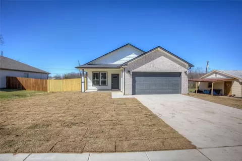 1824 College St, Greenville, TX 75401