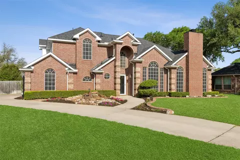 2733 Naples Dr, Hurst, TX 76054