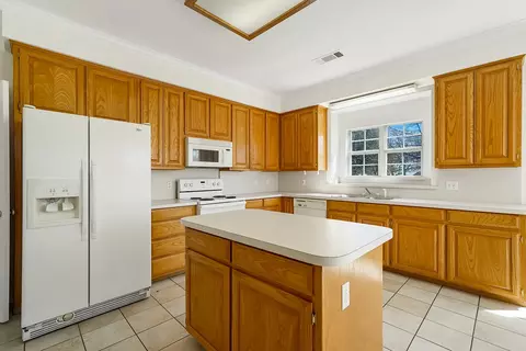 Kitchen - 2075 Huling Rd, Sanger, TX 76266 photo 2 of 3