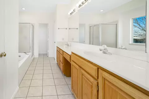 Bath - 2075 Huling Rd, Sanger, TX 76266 photo 2 of 3