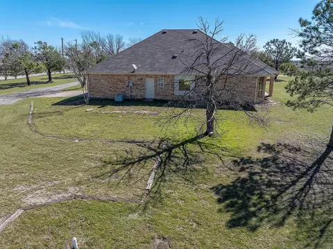 Exterior - 2075 Huling Rd, Sanger, TX 76266 photo 8 of 11