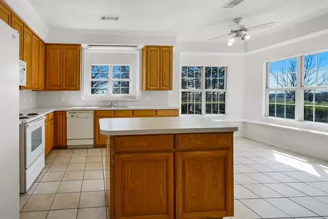 Kitchen - 2075 Huling Rd, Sanger, TX 76266 photo 3 of 3