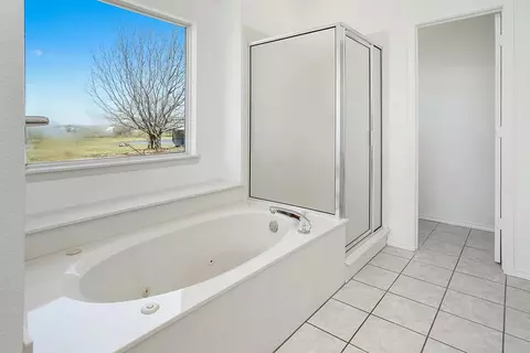Bath - 2075 Huling Rd, Sanger, TX 76266 photo 1 of 3