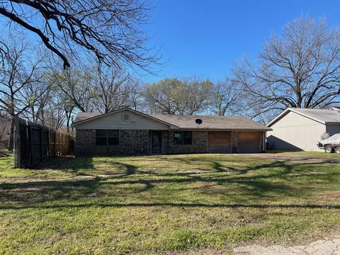 407 W Comal, Wortham, TX 76693