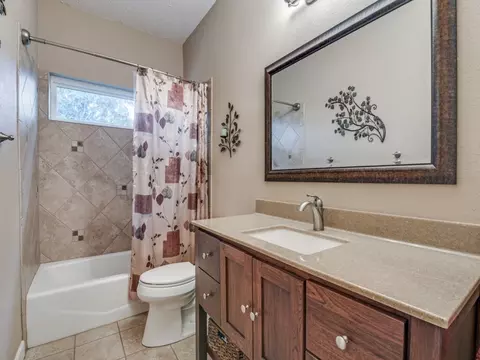 Bath - 2510 Roughleaf Ln, Rowlett, TX 75089 photo 3 of 3