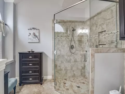 Bath - 2510 Roughleaf Ln, Rowlett, TX 75089 photo 2 of 3