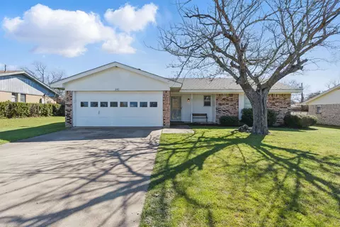 141 Mountain View Dr, Azle, TX 76020