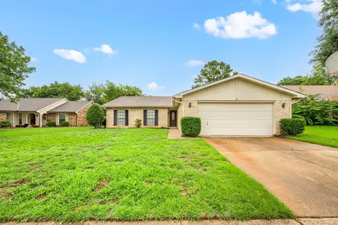 3712 Chittam Ln, Bedford, TX 76021
