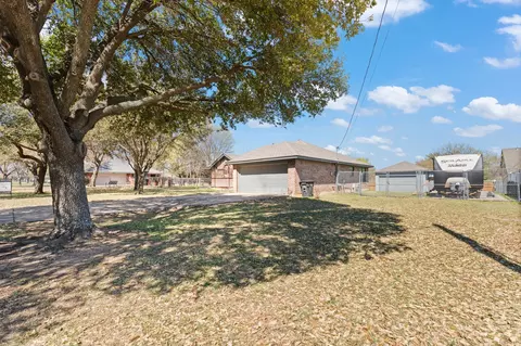Exterior - 110 Mcanear St, Cleburne, TX 76033 photo 2 of 7