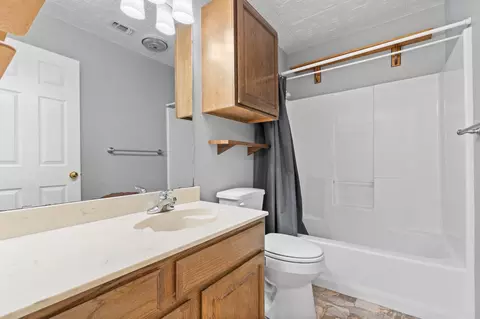 Bath - 110 Mcanear St, Cleburne, TX 76033 photo 4 of 4