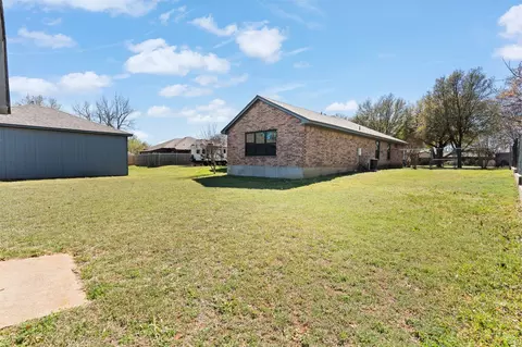 Exterior - 110 Mcanear St, Cleburne, TX 76033 photo 7 of 7