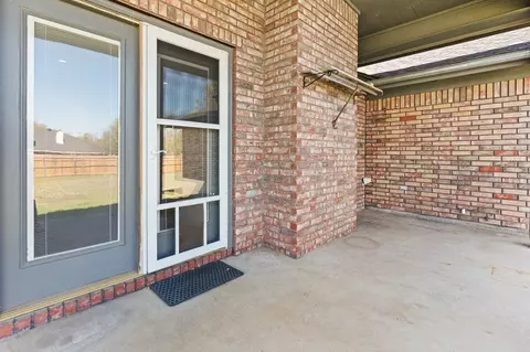 Exterior - 110 Mcanear St, Cleburne, TX 76033 photo 4 of 7