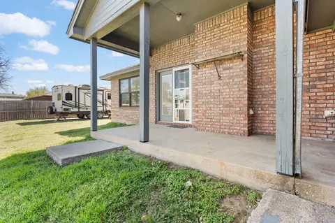 Exterior - 110 Mcanear St, Cleburne, TX 76033 photo 5 of 7