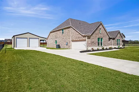 197 Spanish Moss Trl, Rhome, TX 76078