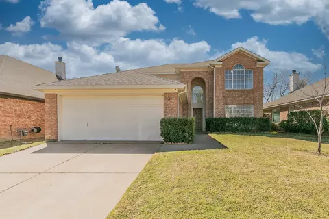 1137 Victoria Dr, Saginaw, TX 76131