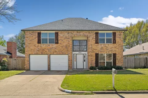 2845 Fenwick St, Grand Prairie, TX 75052