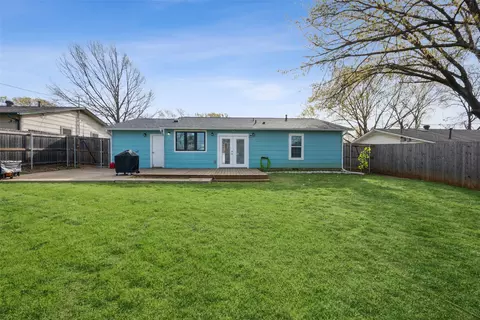 Exterior - 1013 Crane Dr, Euless, TX 76039 photo 4 of 9
